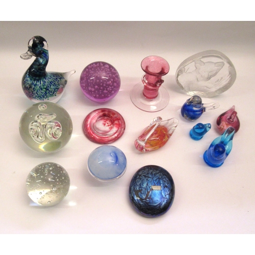 546 - Quantity of various glass paperweights, including Gozo and Selkirk