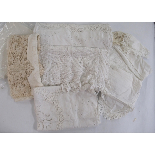 63 - Quantity of miscellaneous vintage table linen