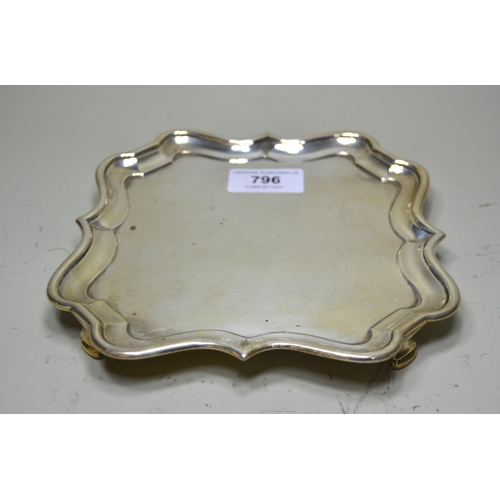 796 - Early 20th Century silver card salver in Georgian style with a square shaped rim on four supports, 7... 