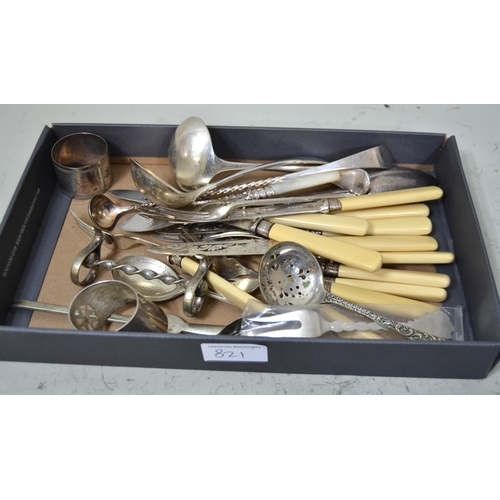 821 - Cased set of four silver salts with spoons, silver card case, Continental white metal double salt wi... 