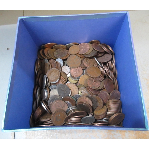 998 - Box containing a quantity of miscellaneous British and World coins