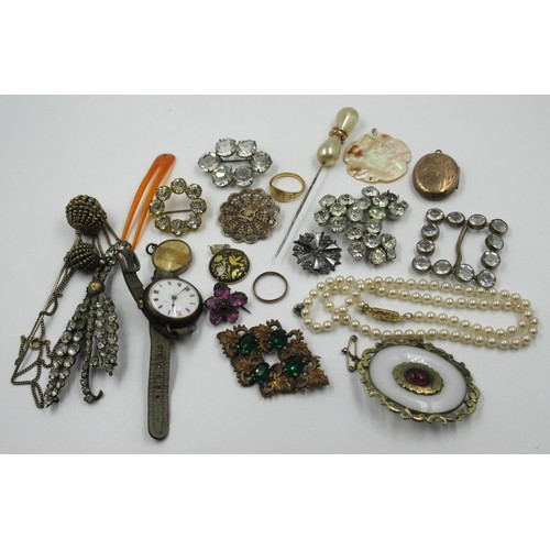 1070 - Bag containing a small quantity of various jewellery, including paste set buckle, brooches etc.