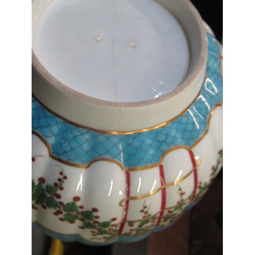 643 - Small quantity of Continental porcelain tea cups and saucers, including Meissen