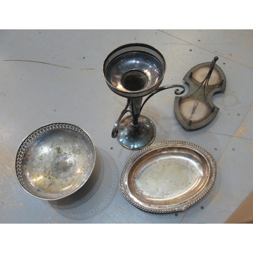 784 - Box containing a quantity of various silver plated items incuding an epergne etc.