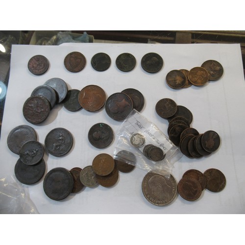 929 - Quantity of Great Britain coinage, including Georgian pennies, together with other World coinage