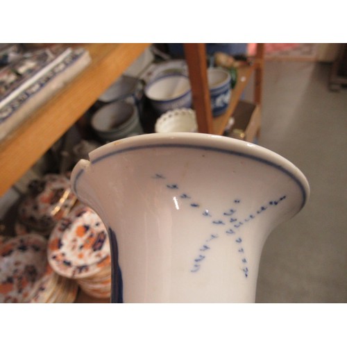 525 - Small Chinese blue and white flared rim vase (at fault) and a Chinese bowl