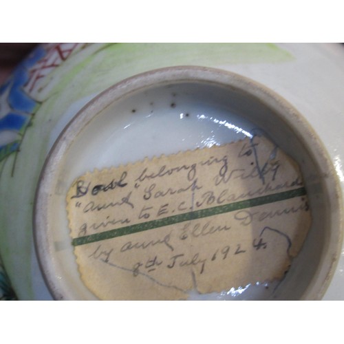 635 - Small famille rose bowl bearing a collection label, 11.5cm diameter, together with three other vario... 