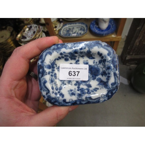 637 - Small Chinese circular blue and white deep dish, 16cm diameter, two Chinese blue and white ink stand... 