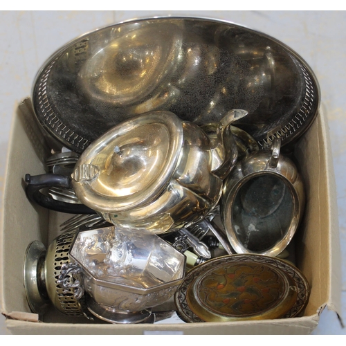 834 - Quantity of various antique and later silver tea and coffee spoons, silver handled shoe horn and two... 