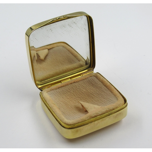 912 - Fine quality 15ct yellow gold compact, the cover decorated with a miniature head and shoulder portra... 