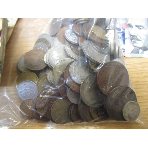 927 - Quantity of World coinage and bank notes