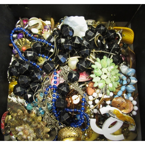 931 - Three boxes of various costume jewellery