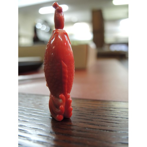 461 - Chinese red carved jade snuff bottle, in the form of a fish, with stopper, 60mm long including stopp... 