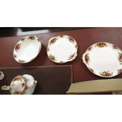 631 - Royal Albert Old Country Roses pattern fifty two piece part dinner and tea service