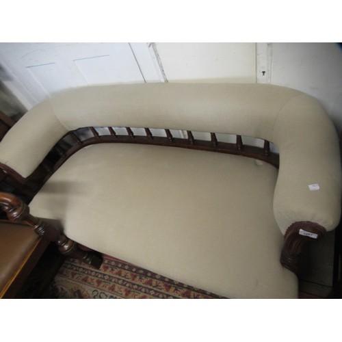 1967 - Edwardian walnut drawing room sofa, with beige linen upholstery, on turned supports with casters