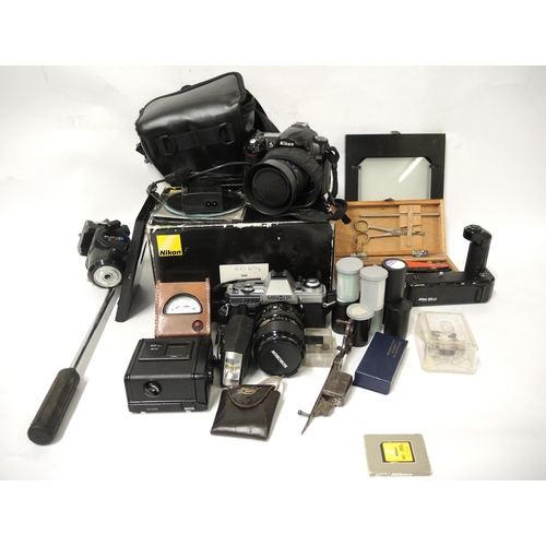 118 - Assorted collection of photographic equipment including Nikon DSLR camera, lens and accessories, Nik... 