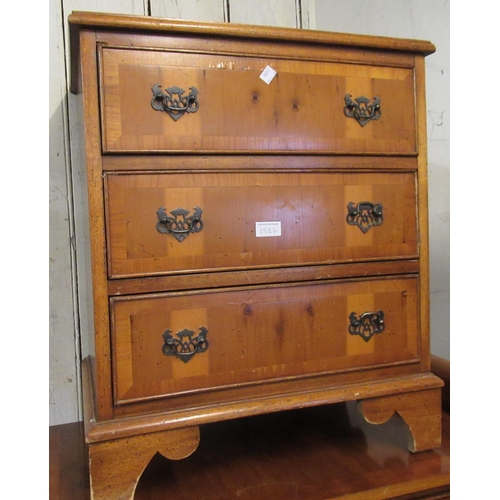 1526 - Reproduction yew wood chest of two short and three long drawers, together with a pair of matching be... 