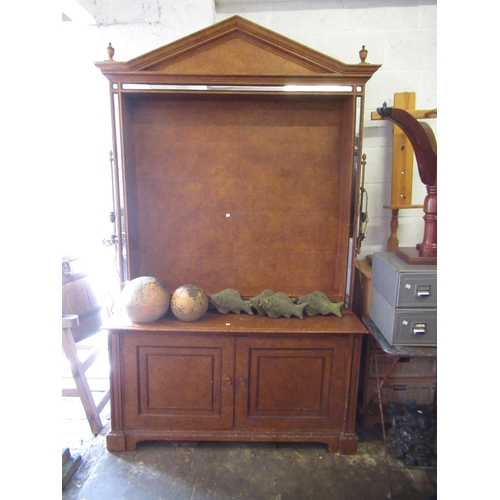 1529 - Simulated burr wood and mirror inset bookcase, the arched cornice above open shelves flanked by bras... 