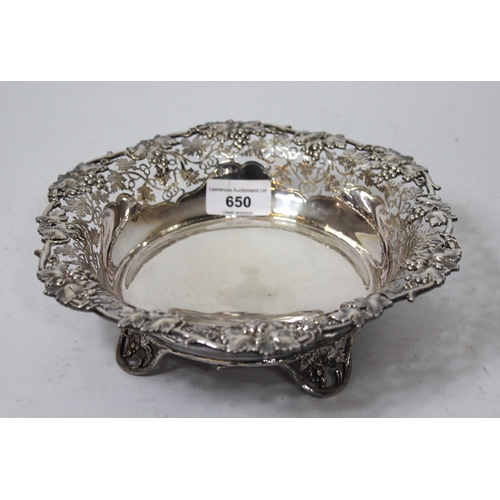 650 - Circular silver bowl with pierced vine leaf border, Sheffield 1929, 15.8oz t