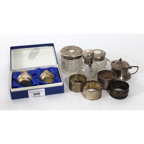 699 - Cased pair of modern silver peppers, four silver napkin rings, silver mustard and spoon with blue gl... 