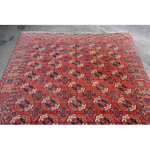 7 - Tekke carpet with five rows of eleven gols on a red ground with borders, 285 x 200cm