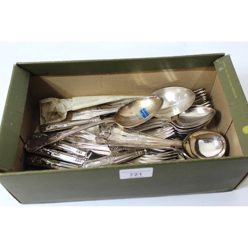 721 - Small quantity of various Queens pattern silver plated cutlery