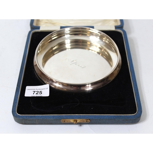 725 - Birmingham silver bowl in fitted case (lacking spoon), engraved April, 6.5oz t