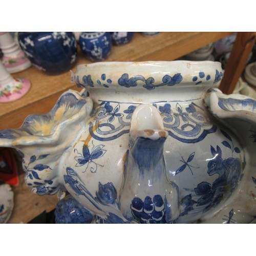 499 - Antique Delft pottery tulip vase on three cherub supports, 27cm high (with damages)