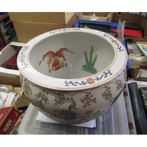 434 - 20th Century Chinese porcelain jardiniere, together with a pair of Chinese vases, and a small Canton... 