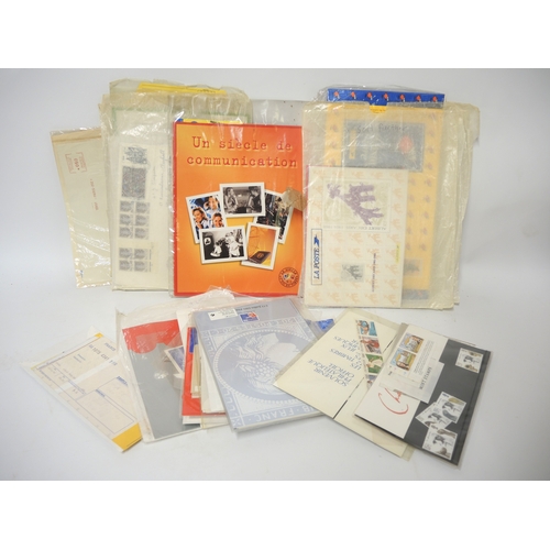114 - Small quantity of loose World stamps