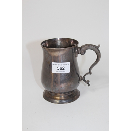 562 - George III silver mug of plain baluster form with scroll handle, London 1775, 10oz t