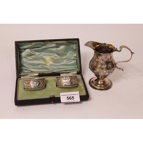 565 - Cased pair of silver Whispers design napkin rings, Chester 1901, together with a George III silver c... 