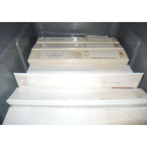 83 - Extensive collection of World stamps (mainly 20th Century), housed in loose leaf folders