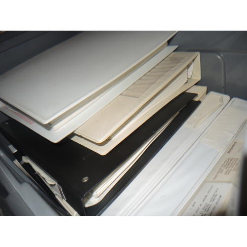 83 - Extensive collection of World stamps (mainly 20th Century), housed in loose leaf folders