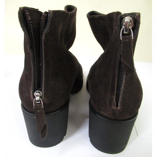 109 - Hogan, pair of ladies suede ankle boots, size 37, complete with dust bag and original box, together ... 
