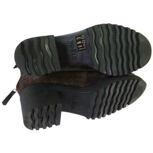 109 - Hogan, pair of ladies suede ankle boots, size 37, complete with dust bag and original box, together ... 