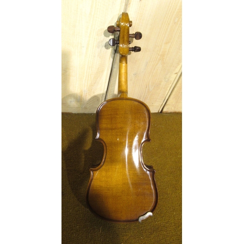 207 - Student quarter size violin in a fitted case, together with a 1/32nd scale violin by Stentor in fitt... 