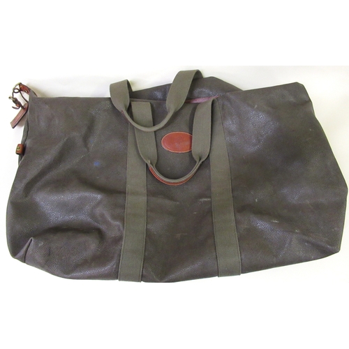 65 - Mulberry, large clipper holdall in Scotchgrain with leather trim (with padlock - no key, lacking sho... 