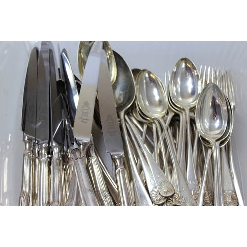 754 - 20th Century silver canteen of Old English Shell pattern comprising: eighteen table spoons, twelve d... 