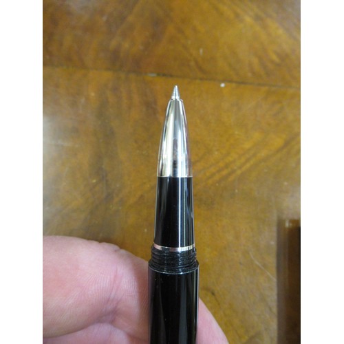 441 - R De Cartier ballpoint pen in original box