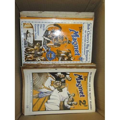 460A - Large quantity of children's annuals including Chatterbox, Bobby Bears, Golden and Holiday together ... 