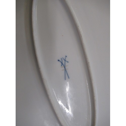 492 - 19th Century oval Meissen Onion pattern meat dish (second), together with a Herend porcelain egg sha... 