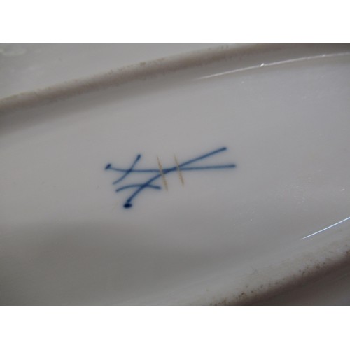492 - 19th Century oval Meissen Onion pattern meat dish (second), together with a Herend porcelain egg sha... 