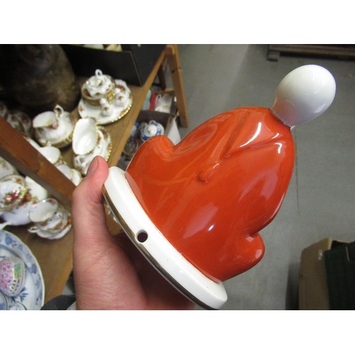 515B - Alfred Meakin transfer plate decorated with figures and dogs, together with a French Robj oil lamp i... 