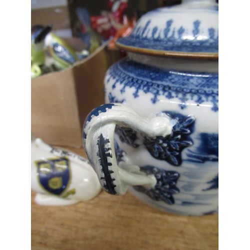 565 - Antique Chinese blue and white two handled jar and cover (at fault), 14cm high