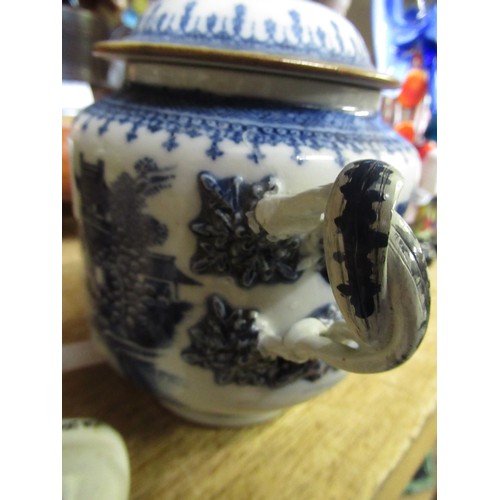 565 - Antique Chinese blue and white two handled jar and cover (at fault), 14cm high
