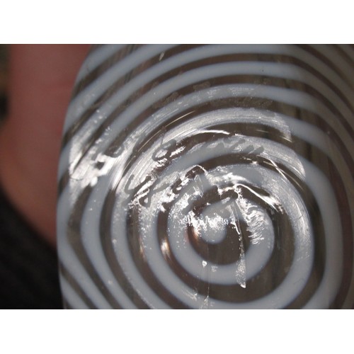 546 - Small art glass vase, signed indistinctly, 8cm high, together with another art glass vase, 15cm high