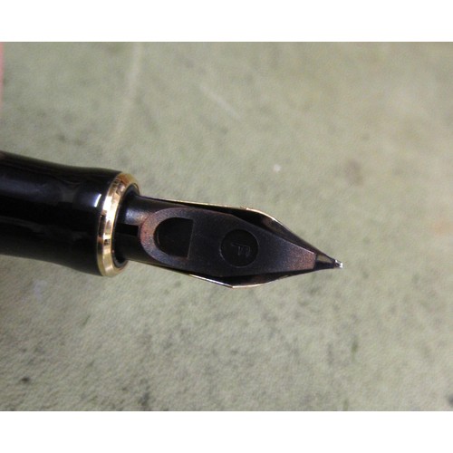 46 - Parker Duofold Mini yellow check fountain pen, 11.6cm long in original box