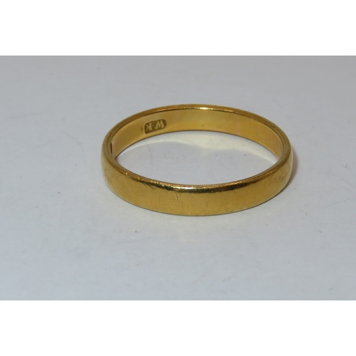 1173 - 22ct Yellow gold wedding band, size N, 3.1g