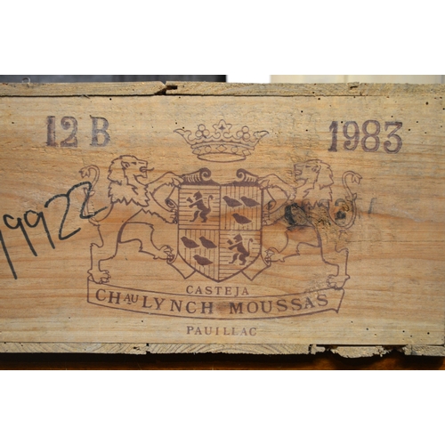 125 - Case of twelve bottles Chateau Lynch Moussas Pauillac 1983